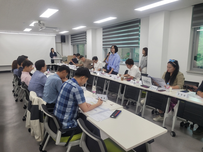 화성시민대학에서 삼보폐광산 민관정 협의체 3차 회의 중