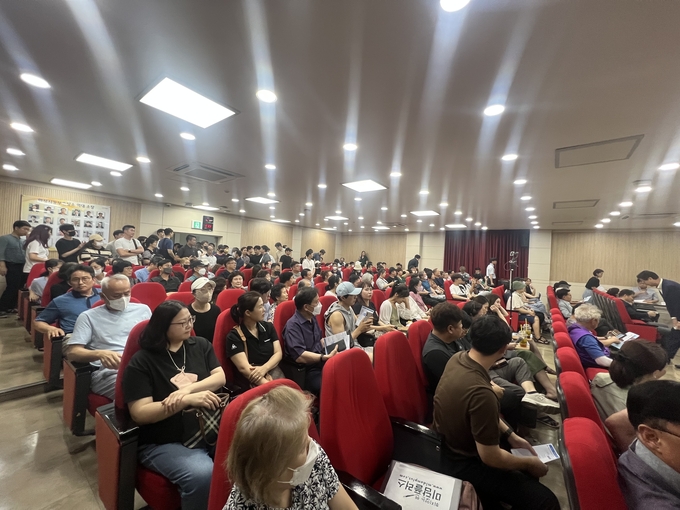 설명회에 모인 병점 주민들, 400여명이 모였다. 