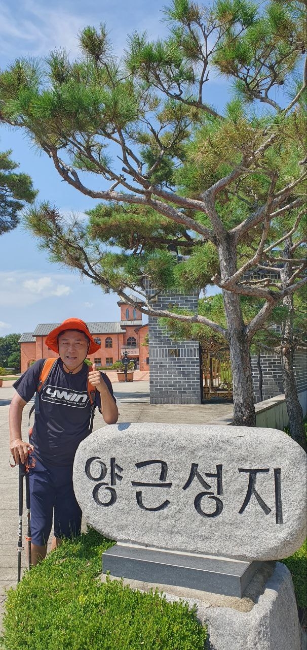 포즈를 취하는 진석범 특보