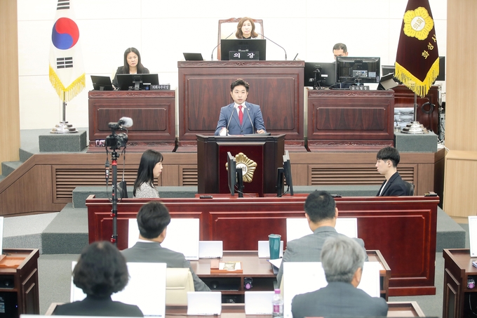 화성시의회 김종복 의원(국민의힘·라선거구)은 15일 제224회 임시회 제2차 본회의에서 5분 자유발언을 하고 있다. 