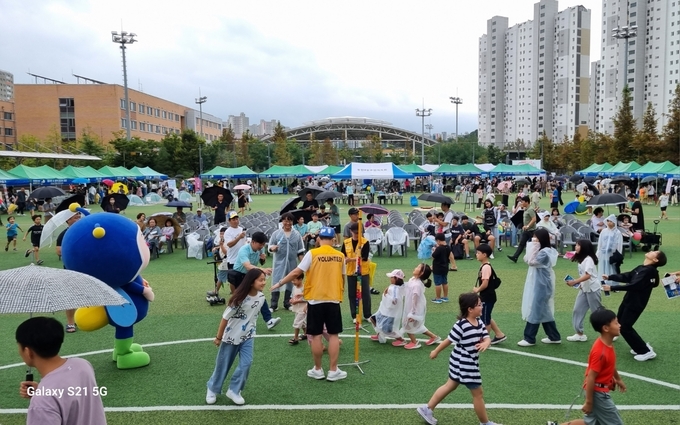 제 1회 동탄 8동 '장지반디축제' 행사 모습 