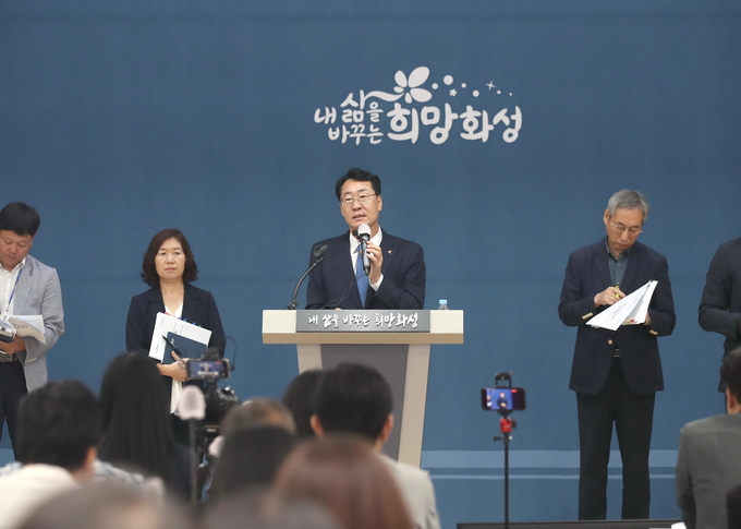 시정 브리핑 중인 정명근 화성시장