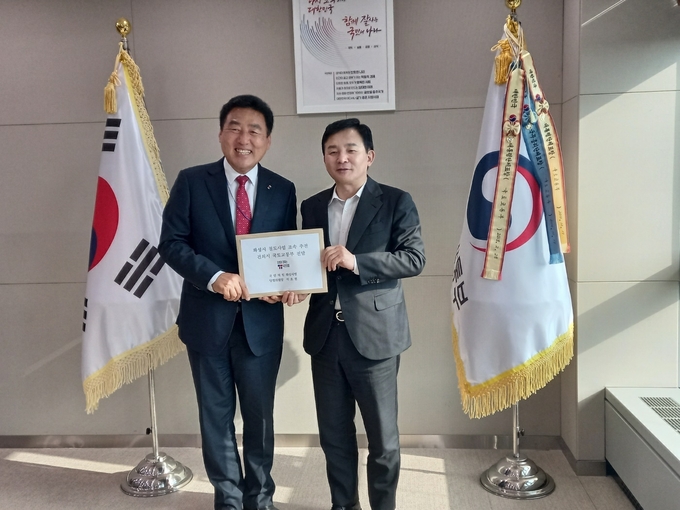 석호현 국민의힘 화성시병 당협위원장과 국토교통부 원희룡 장관이 만났다.