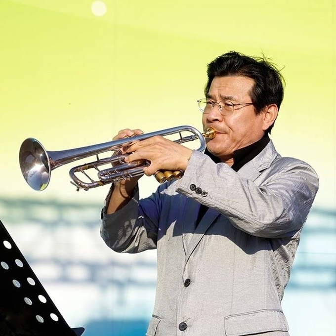 화성심포니 지휘자 윤왕로