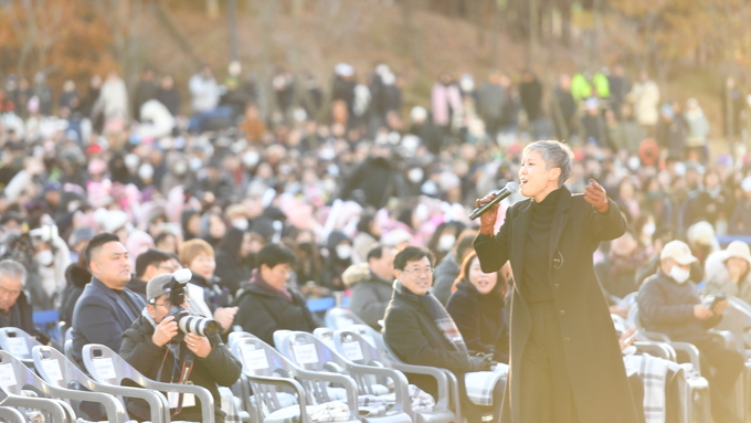 가수 이은미 축하공연