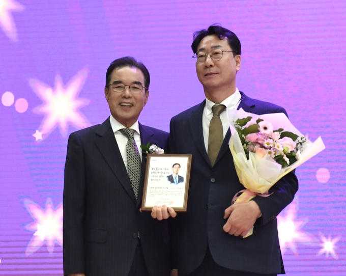 '귀농활성화 선도인상' 을 수상한 정명근 화성시장