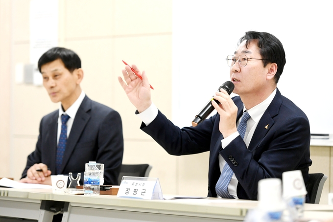 100만시민과의 만남 중인 정명근 화성시장