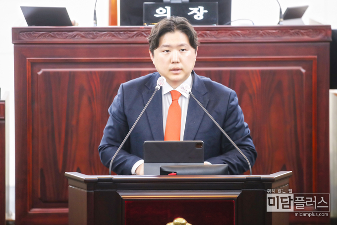 시정질문 하는 전성균 개혁신당 화성시의원