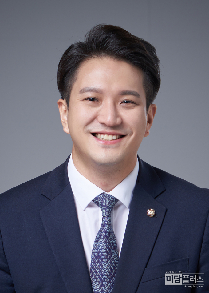 전용기 화성 '정' 민주당 후보, 현 국회의원