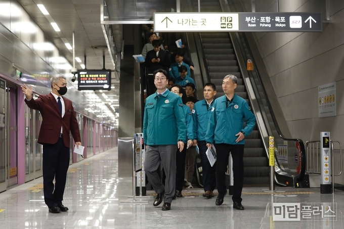 GTX A 현장점검 중인 정명근 화성시장