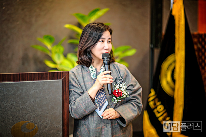 축사하는 화성시의회 김경희 의장