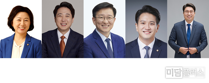 (좌부터) 화성 '갑' 송옥주 당선인, 화성'을'이준석 당선인, 화성 '병' 권칠승 당선인, 화성 '정' 전용기 당선인, 오산 차지호 당선인