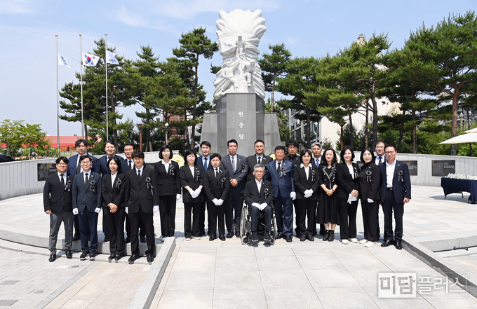 현충일 추념식에 참석한 화성시의원