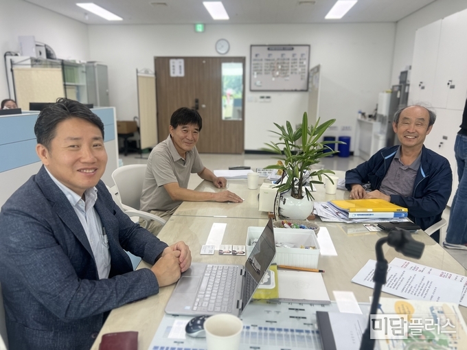 화성시의회 임채덕 경제환경위원장, 하윤보 비봉지정폐기물매립장반대위원회장, 정해량 석포발전협의회 부회장 (왼쪽부터) 