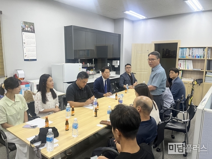 동탄 라스플로레스 상가 간담회 ( 사진 - 더불어민주당 화성 '을' 지역위원회 제공) 