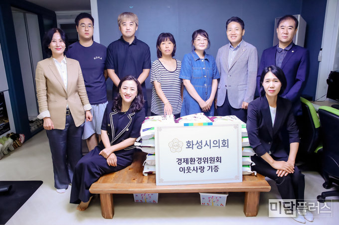 화성시의회 경제환경위원회 봉담지역아동센터 방문 ( 사진 - 화성시의회 제공) 