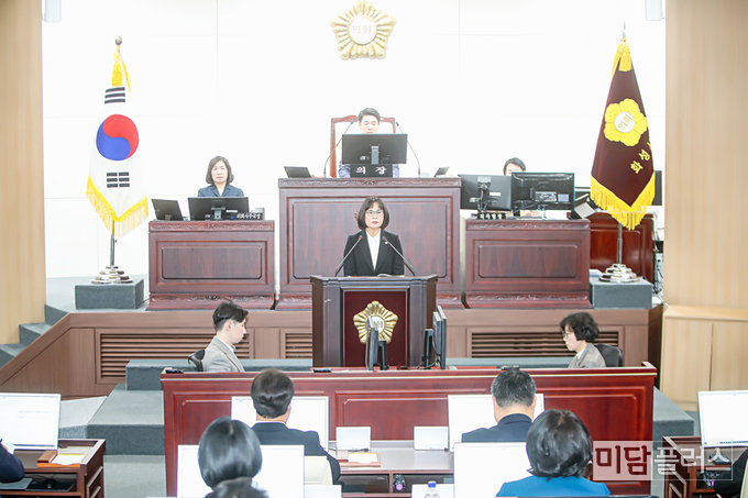 5분 발언 중인 위영란 화성시의원
