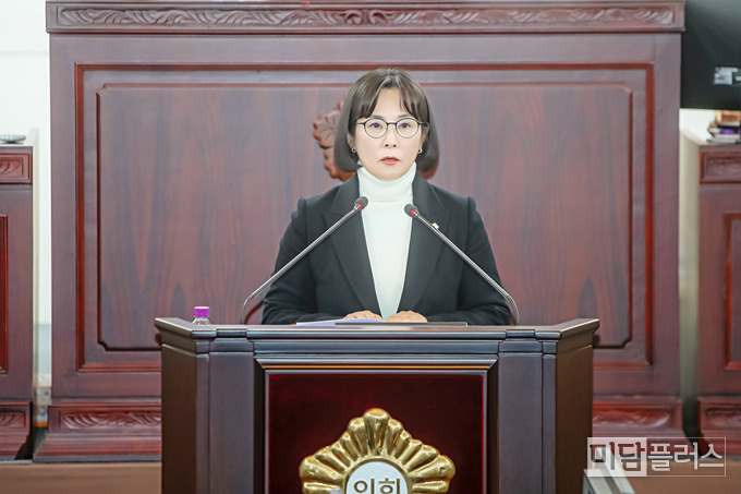 윤석열 결의안을 발표하는 위영란 화성시의원