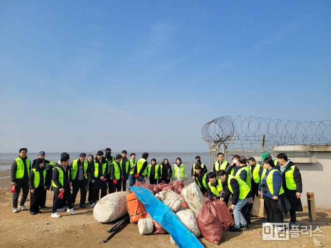 화성환경운동연합과 (주)한국디비케이가 함께 한 해양정화활동