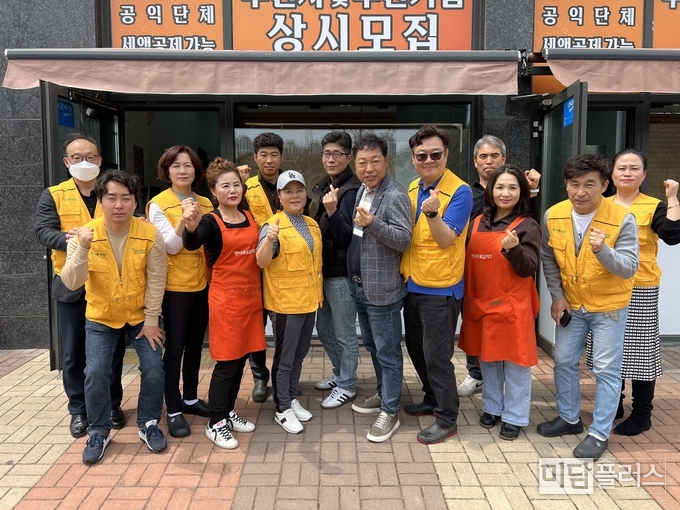 4월 18일 봉사에 참석한 화성오산 카네기 CEO 클럽 회원들