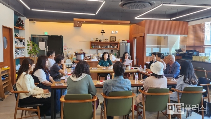 1부 대화 모임