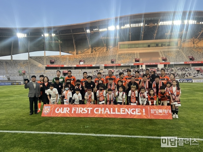 경기 시작 직전 참여자 단체 사진