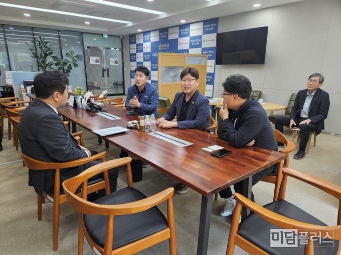 5월 22일 경기도 교통영향평가 1차 심의 전 사전 미팅 ( 배정수 화성특례시의장, 김태형 도의원, 김영수 화성특례시의원) 