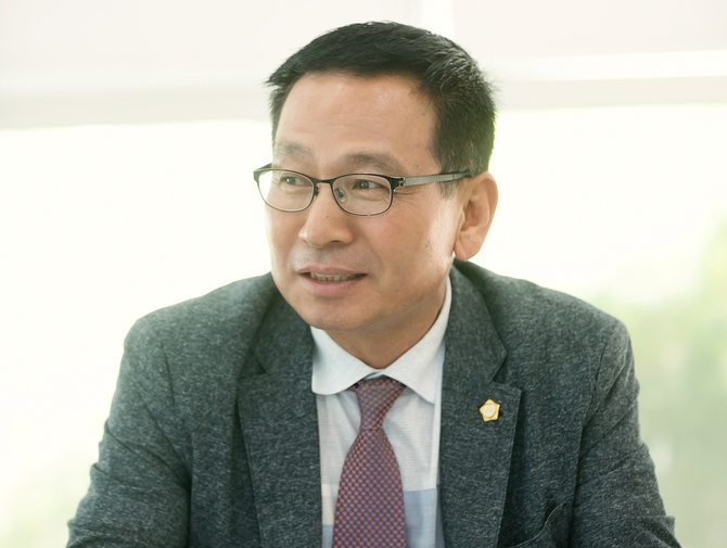 정흥범 화성특례시의회 부의장