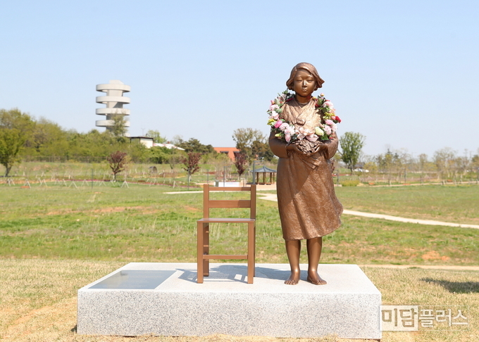 2022년 매향리 평화생태공원에 조성된 평화의 소녀상