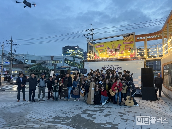 행사 종료 후 찍은 단체 사진