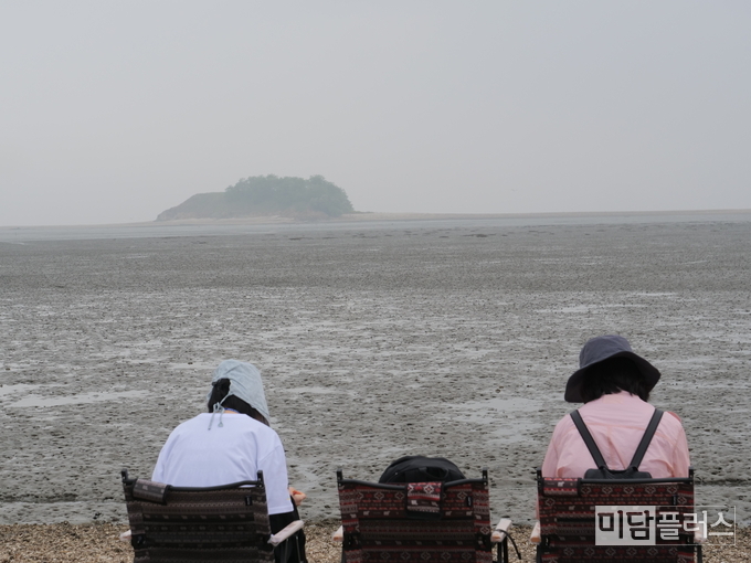 시를 쓰는 참가자